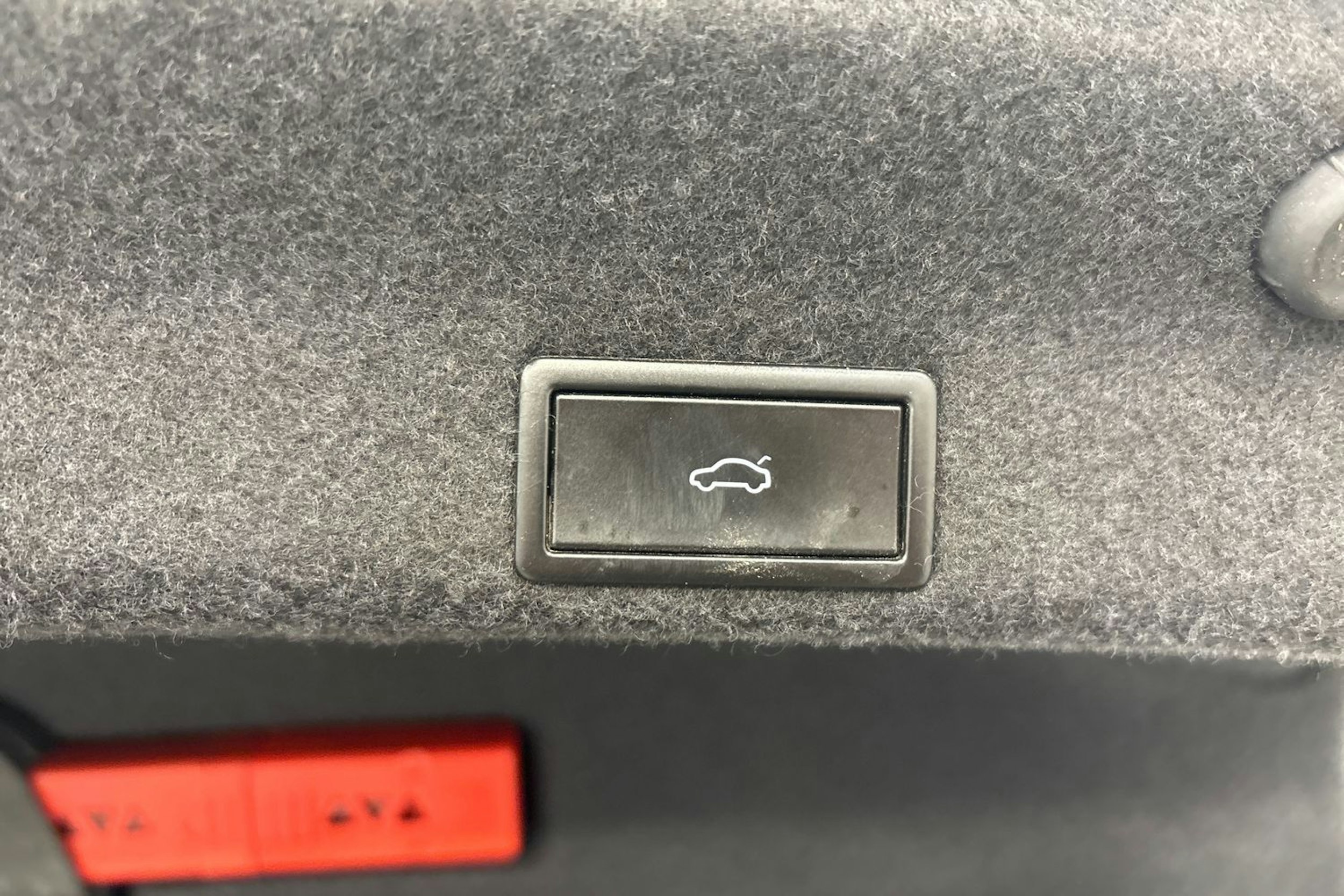 punainen Volkswagen Passat 2017 kuva 13.