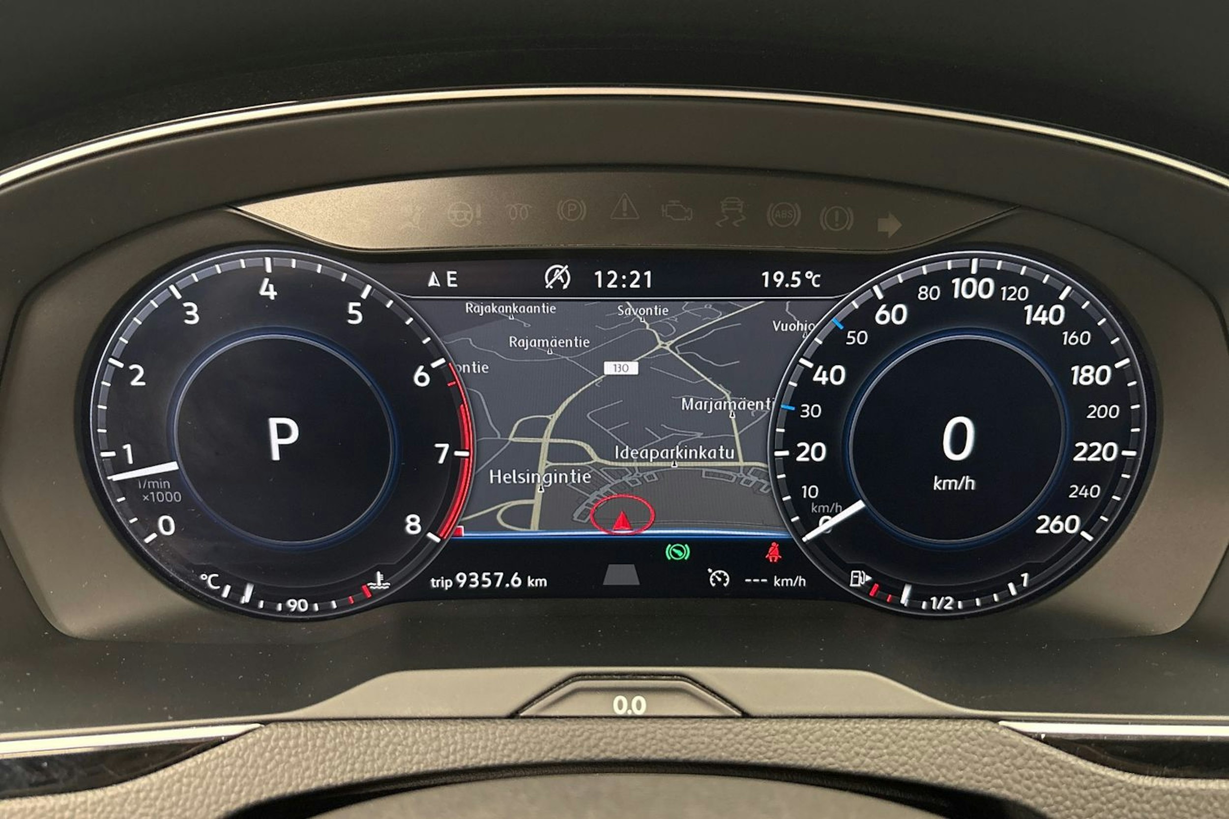 punainen Volkswagen Passat 2017 kuva 14.