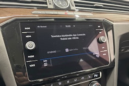 punainen Volkswagen Passat 2017 kuva 18.