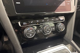 punainen Volkswagen Passat 2017 kuva 21.