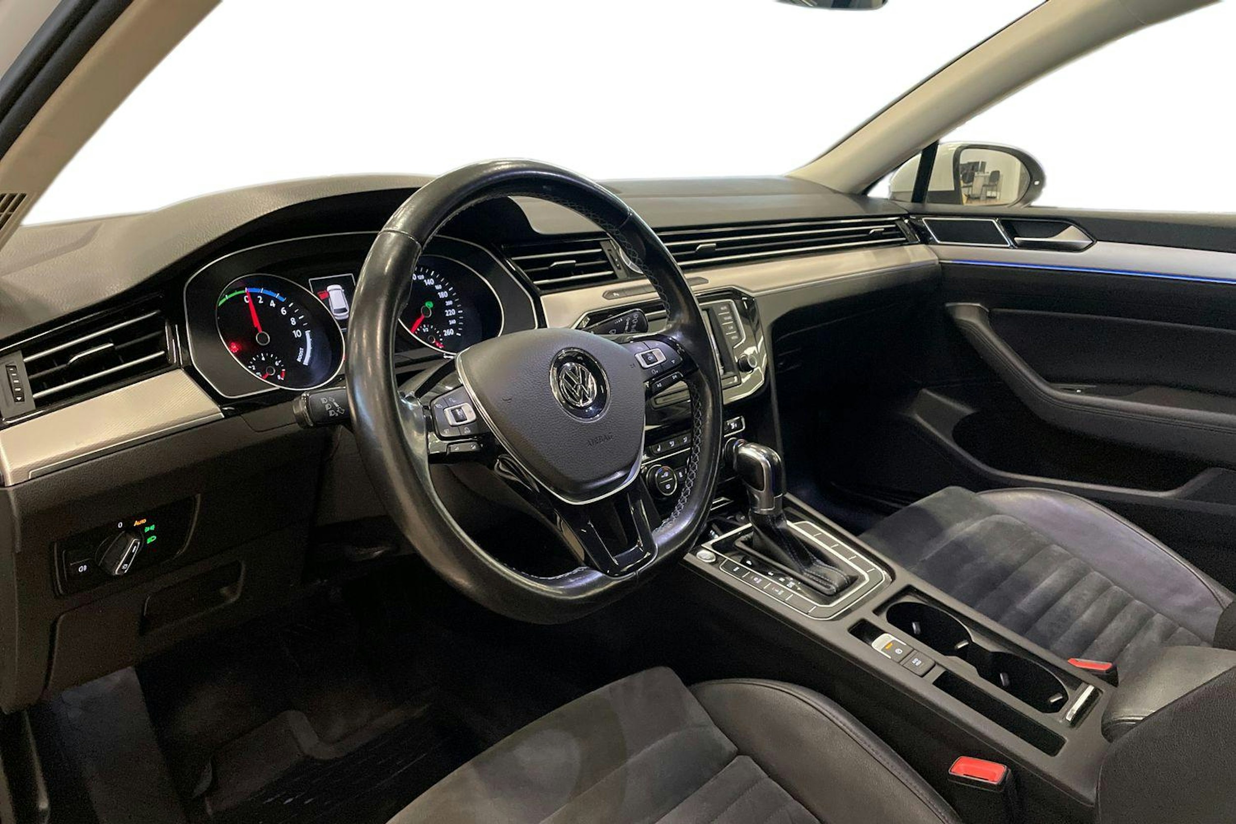 valkoinen Volkswagen Passat 2017 kuva 7.