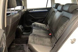 valkoinen Volkswagen Passat 2017 kuva 10.