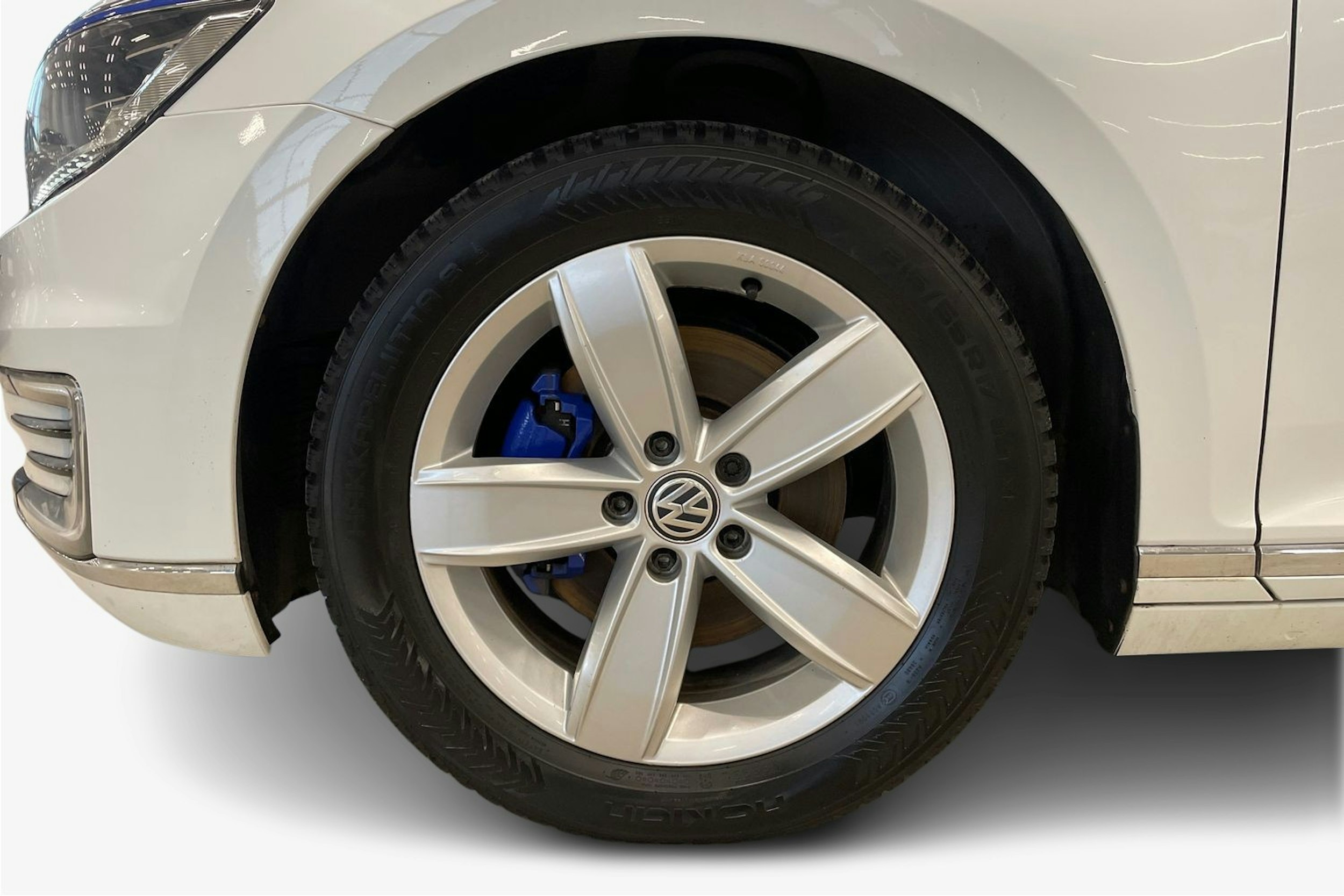 valkoinen Volkswagen Passat 2017 kuva 11.