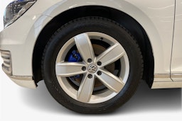 valkoinen Volkswagen Passat 2017 kuva 11.