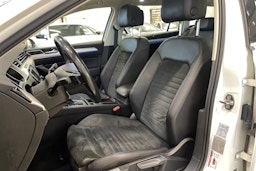 valkoinen Volkswagen Passat 2017 kuva 14.