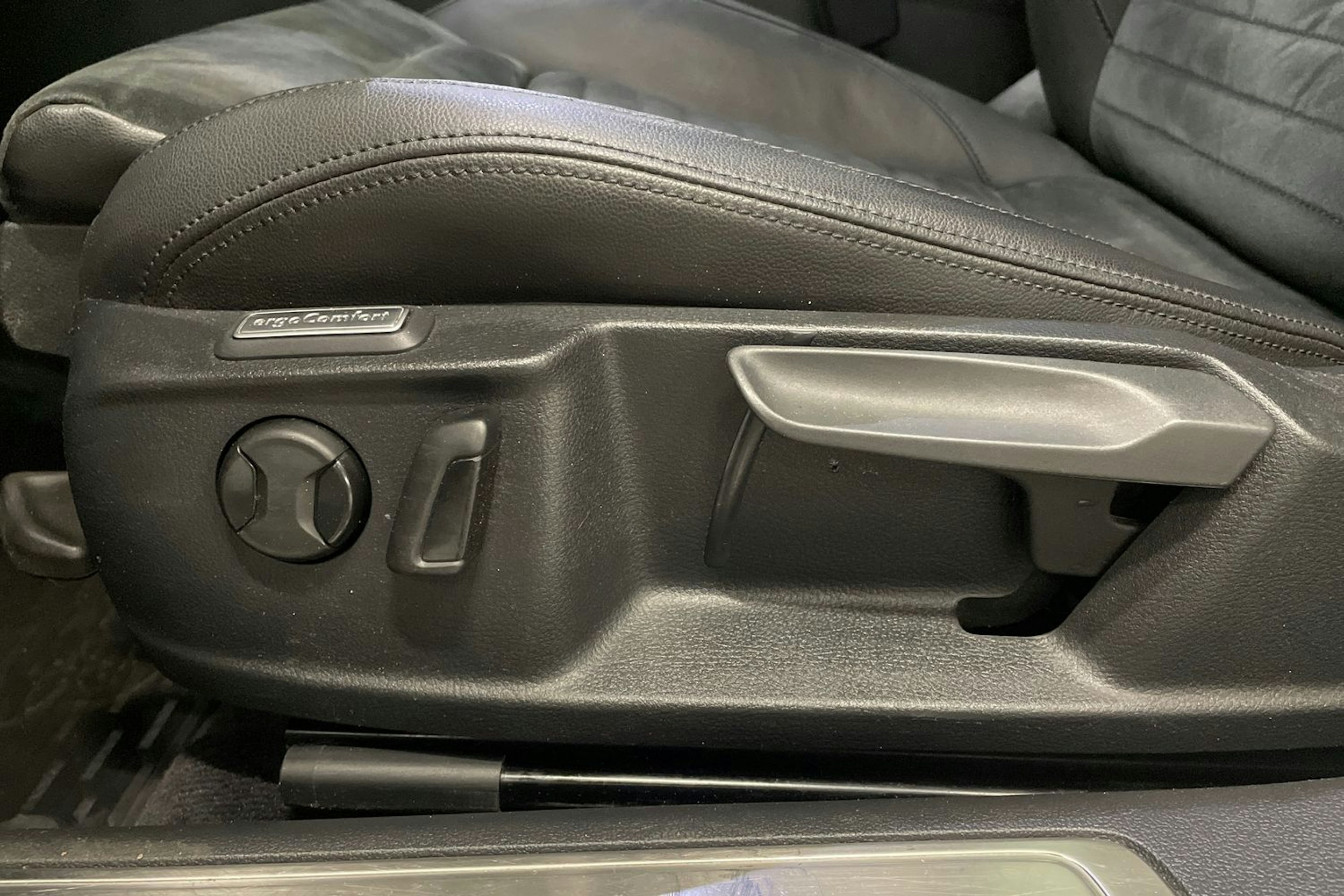 valkoinen Volkswagen Passat 2017 kuva 15.