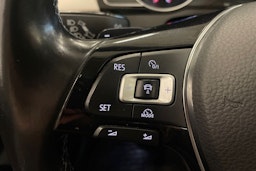 valkoinen Volkswagen Passat 2017 kuva 18.