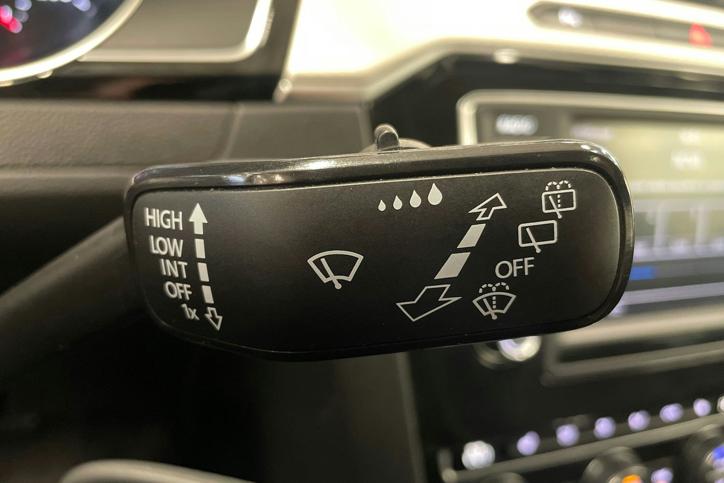 valkoinen Volkswagen Passat 2017 kuva 19.