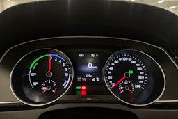 valkoinen Volkswagen Passat 2017 kuva 21.