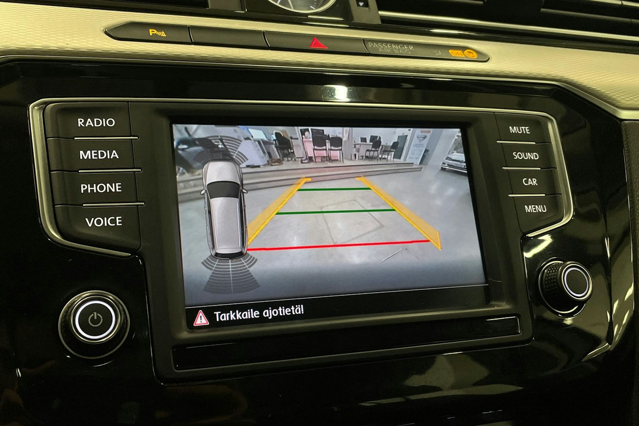 valkoinen Volkswagen Passat 2017 kuva 22.