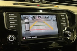 valkoinen Volkswagen Passat 2017 kuva 22.