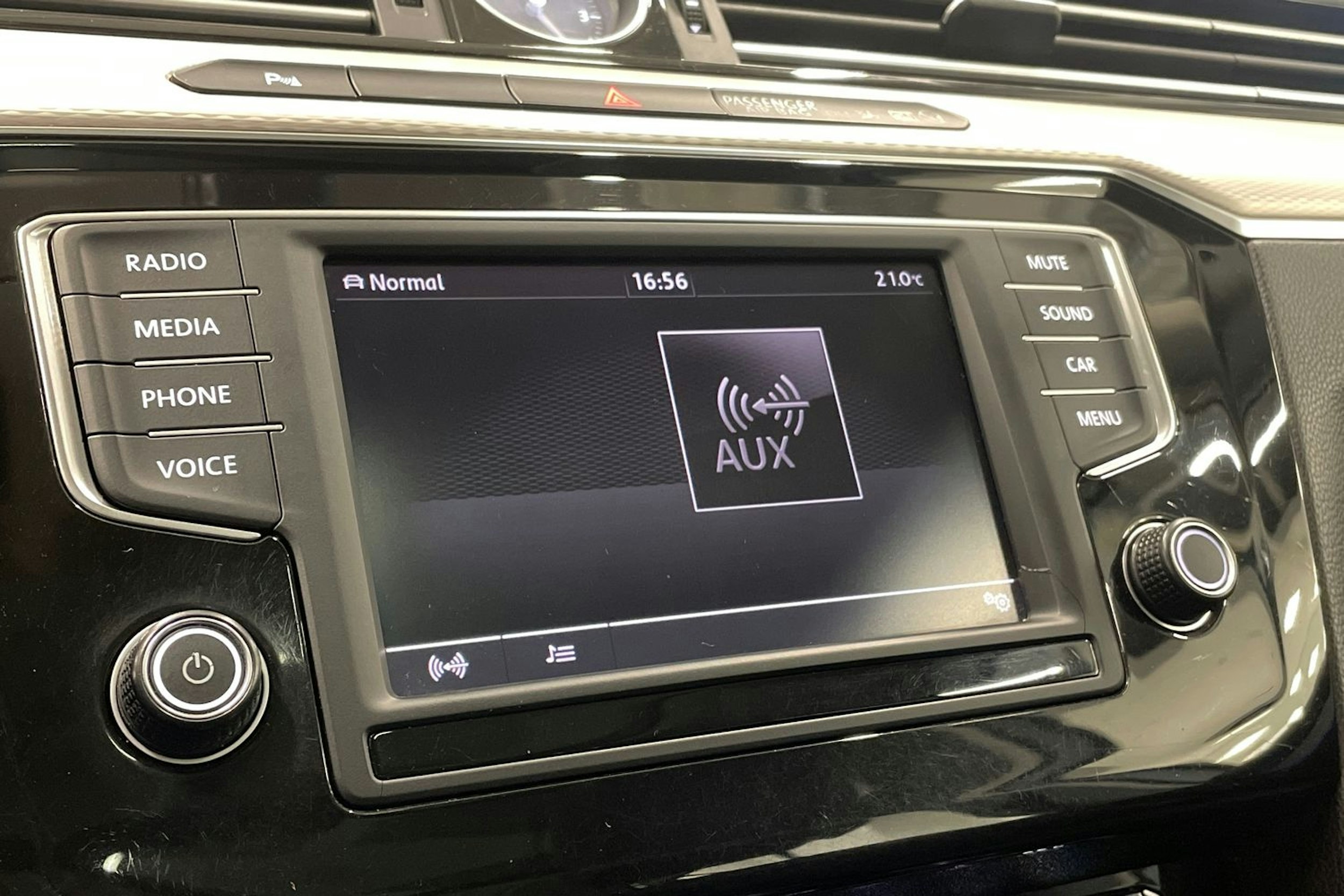 valkoinen Volkswagen Passat 2017 kuva 23.