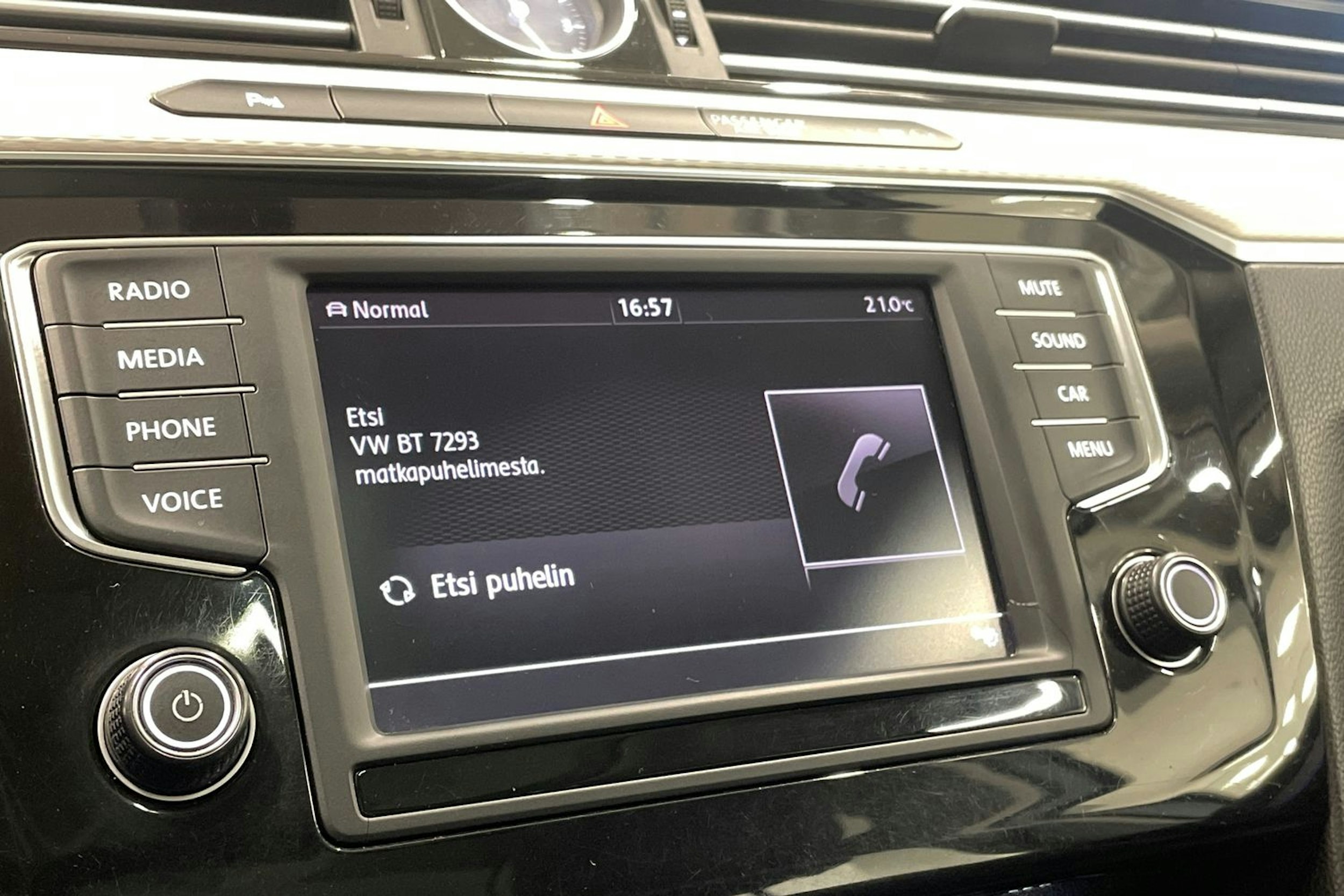 valkoinen Volkswagen Passat 2017 kuva 24.