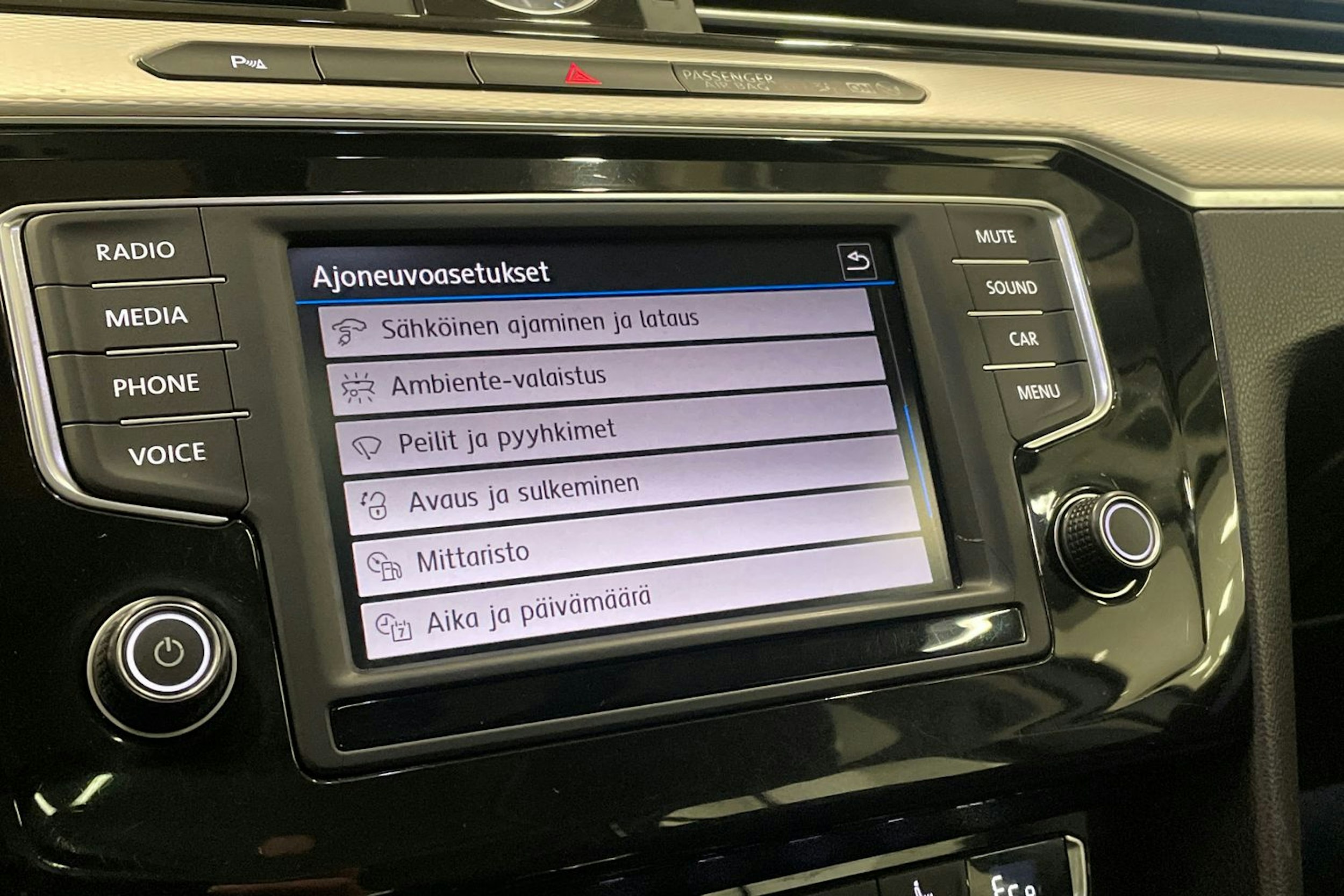 valkoinen Volkswagen Passat 2017 kuva 26.