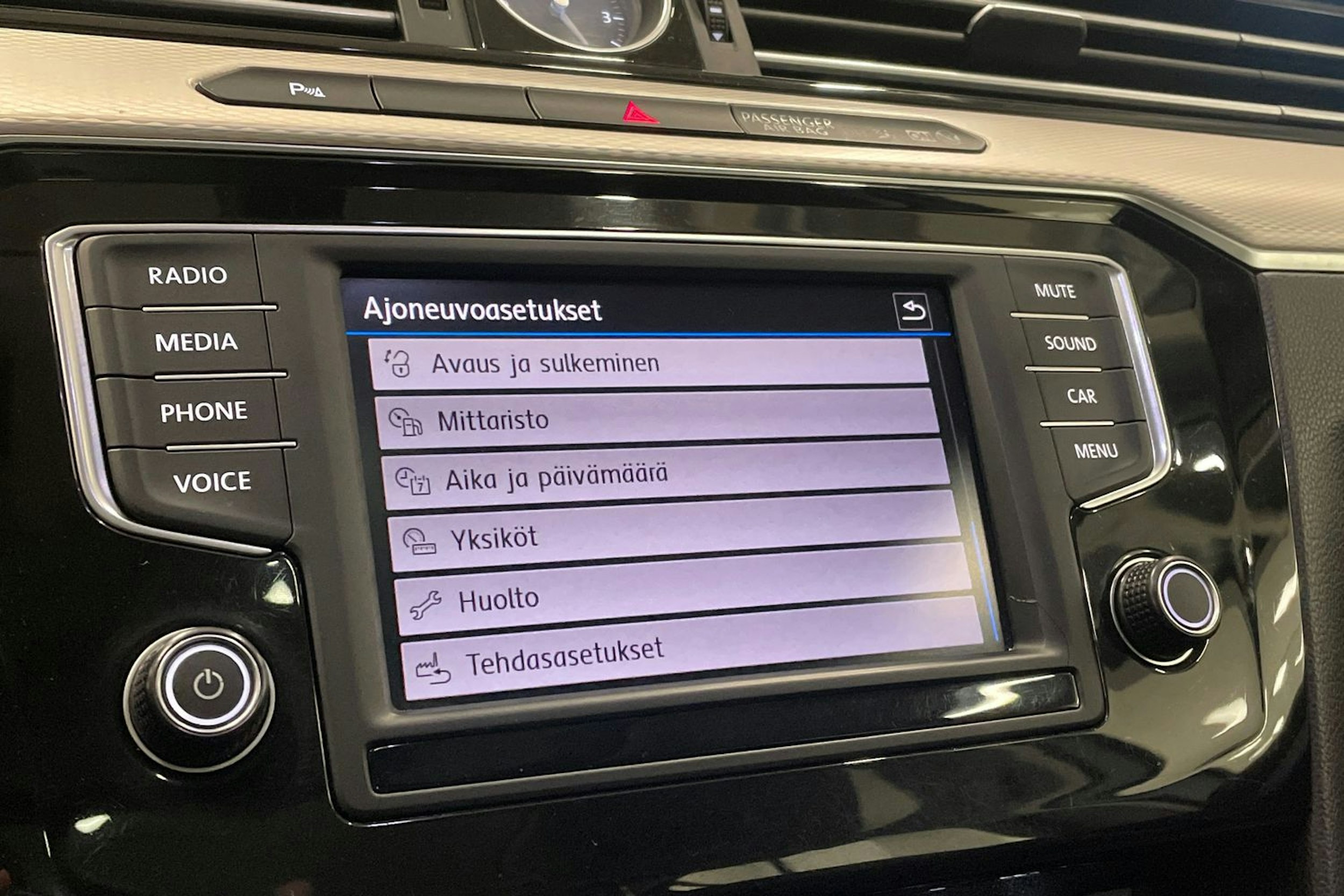 valkoinen Volkswagen Passat 2017 kuva 27.