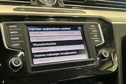 valkoinen Volkswagen Passat 2017 kuva 29.