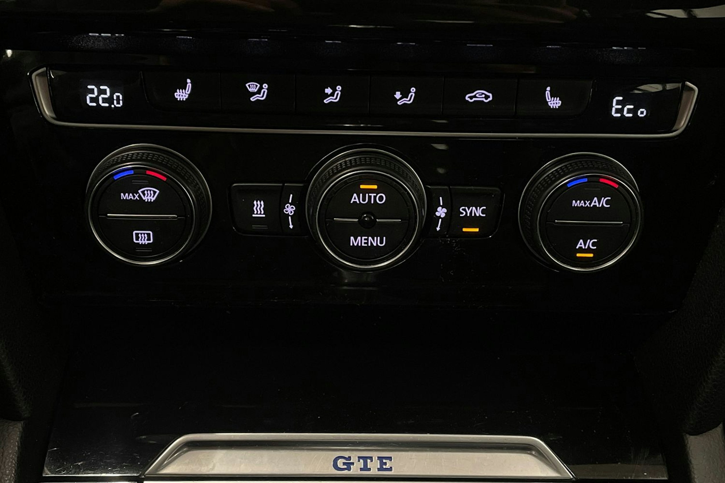 valkoinen Volkswagen Passat 2017 kuva 31.