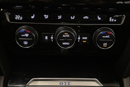 valkoinen Volkswagen Passat 2017 kuva 31.