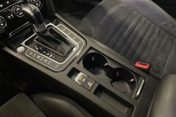 valkoinen Volkswagen Passat 2017 kuva 32.