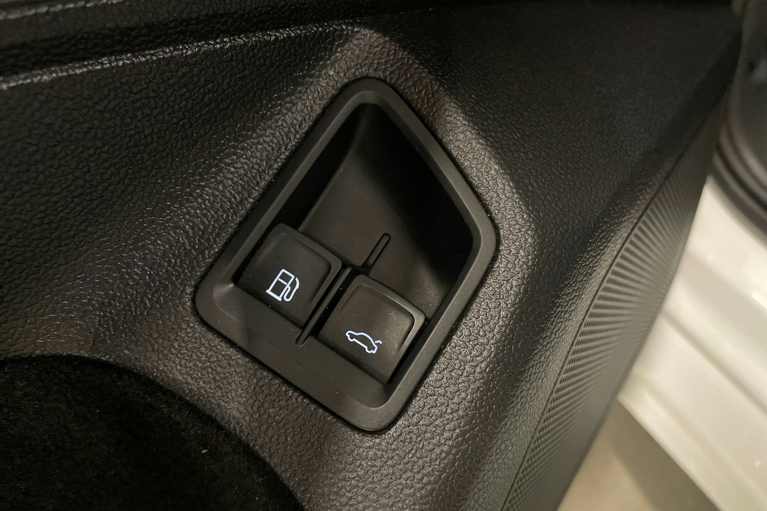 valkoinen Volkswagen Passat 2017 kuva 35.