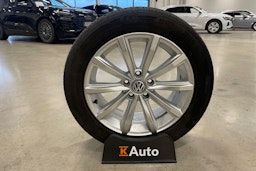 valkoinen Volkswagen Passat 2017 kuva 39.