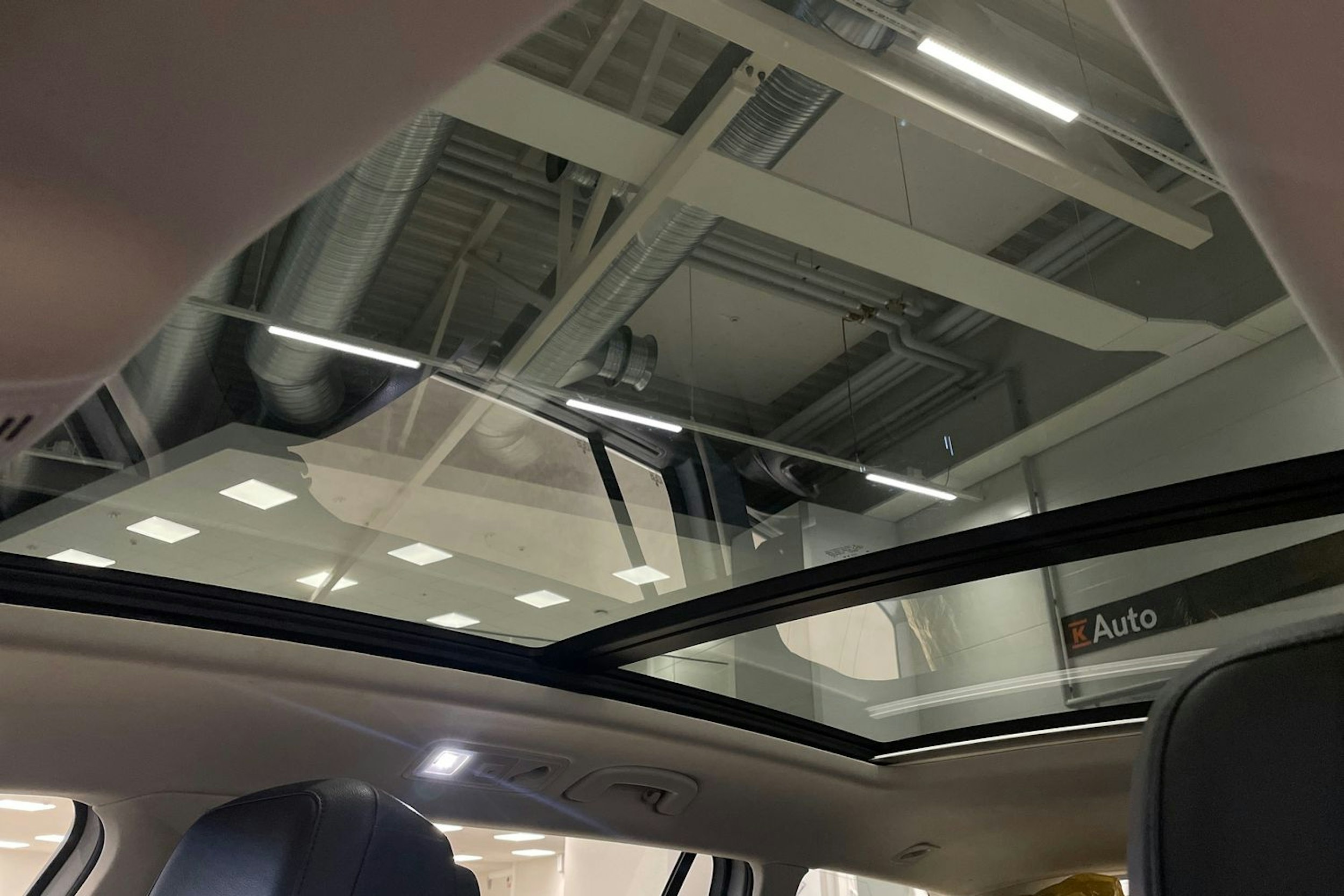 valkoinen Volkswagen Passat 2017 kuva 41.