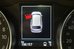 valkoinen Volkswagen Passat 2017 kuva 44.