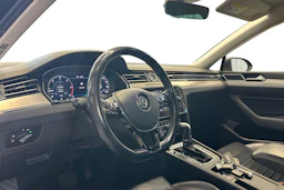 harmaa Volkswagen Passat 2018 kuva 3.