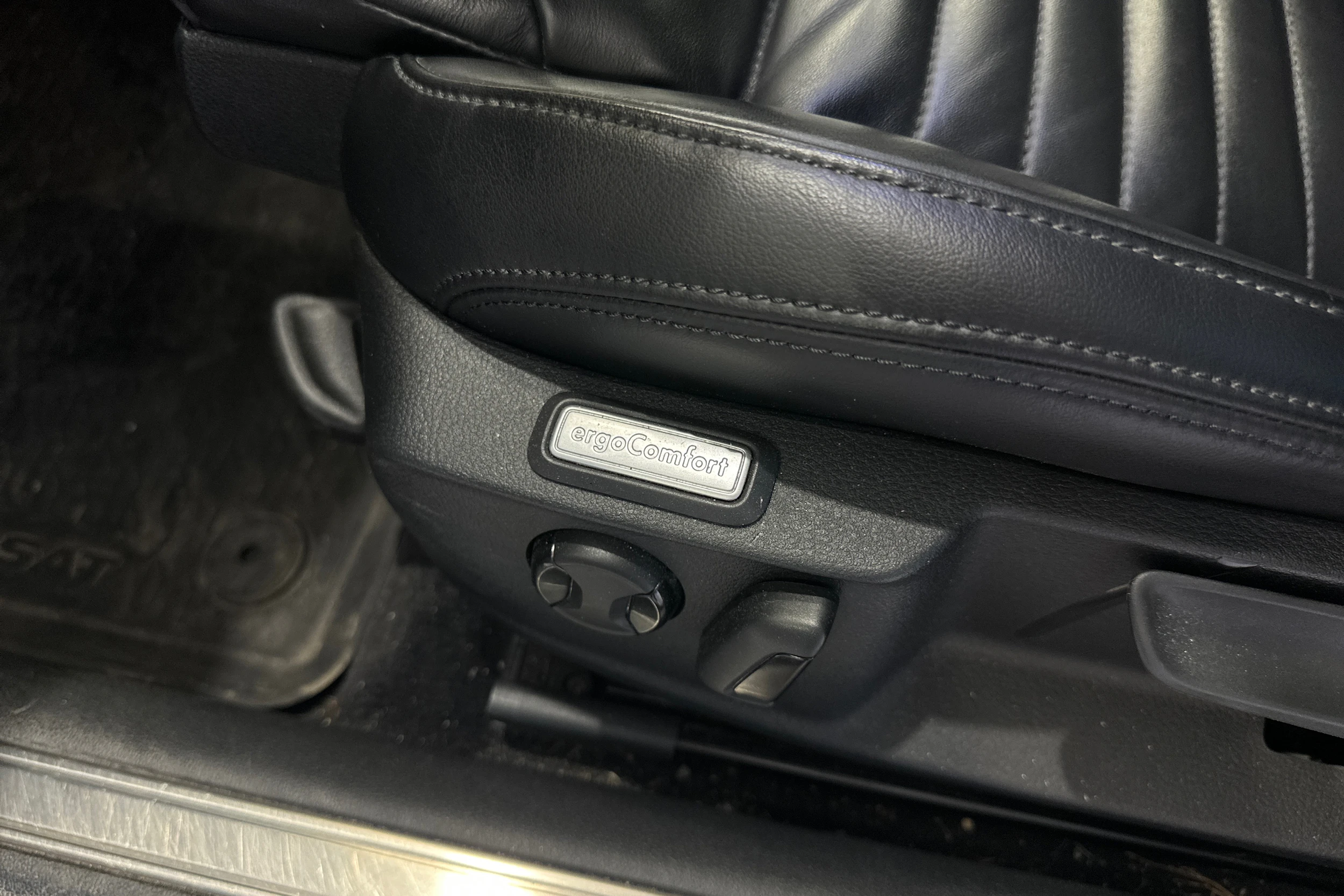 harmaa Volkswagen Passat 2018 kuva 4.