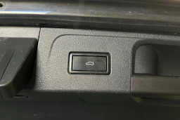 harmaa Volkswagen Passat 2018 kuva 7.