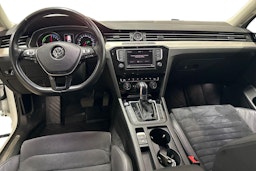 valkoinen Volkswagen Passat 2017 kuva 7.