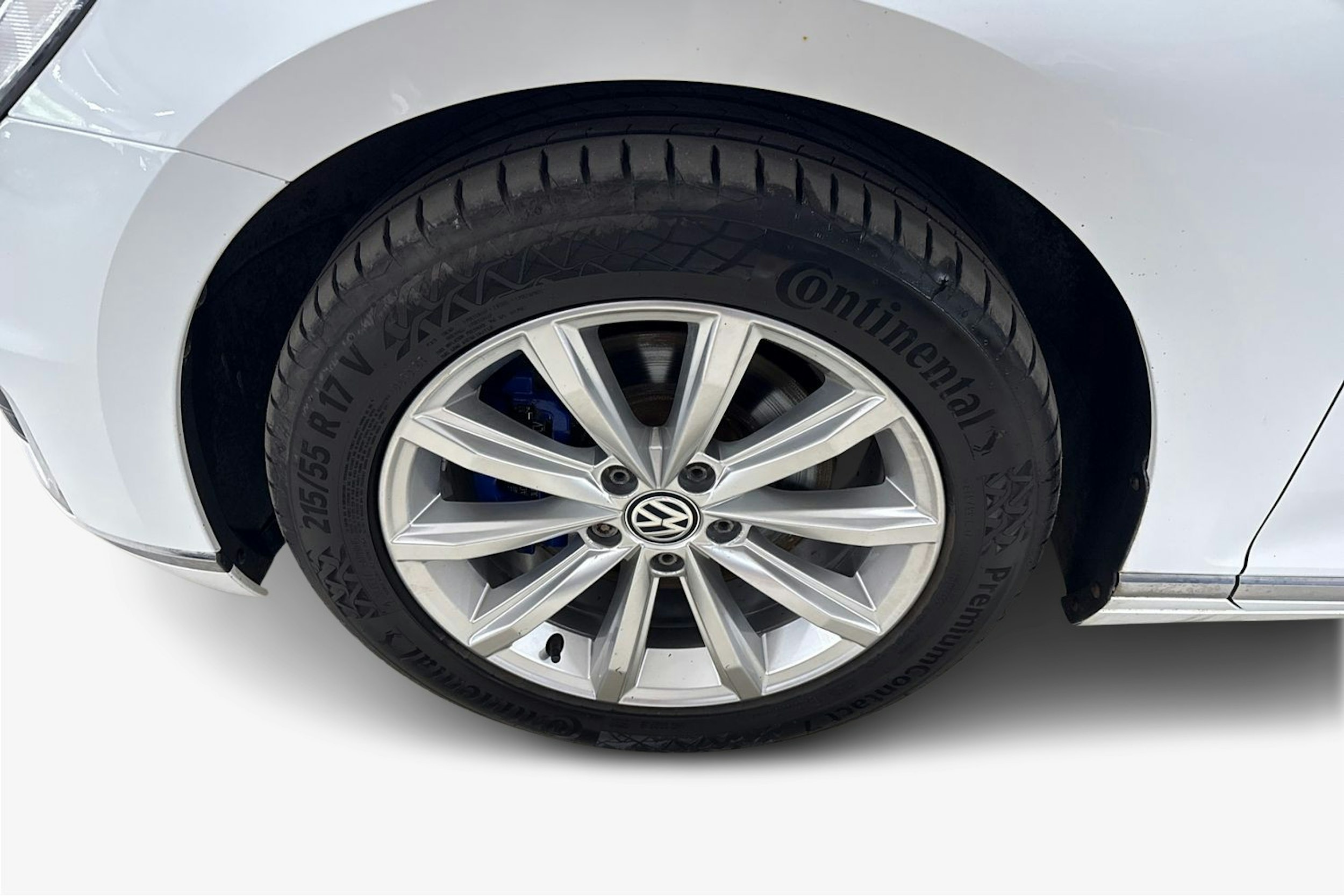 valkoinen Volkswagen Passat 2017 kuva 9.