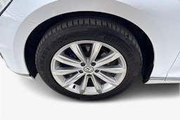 valkoinen Volkswagen Passat 2017 kuva 9.