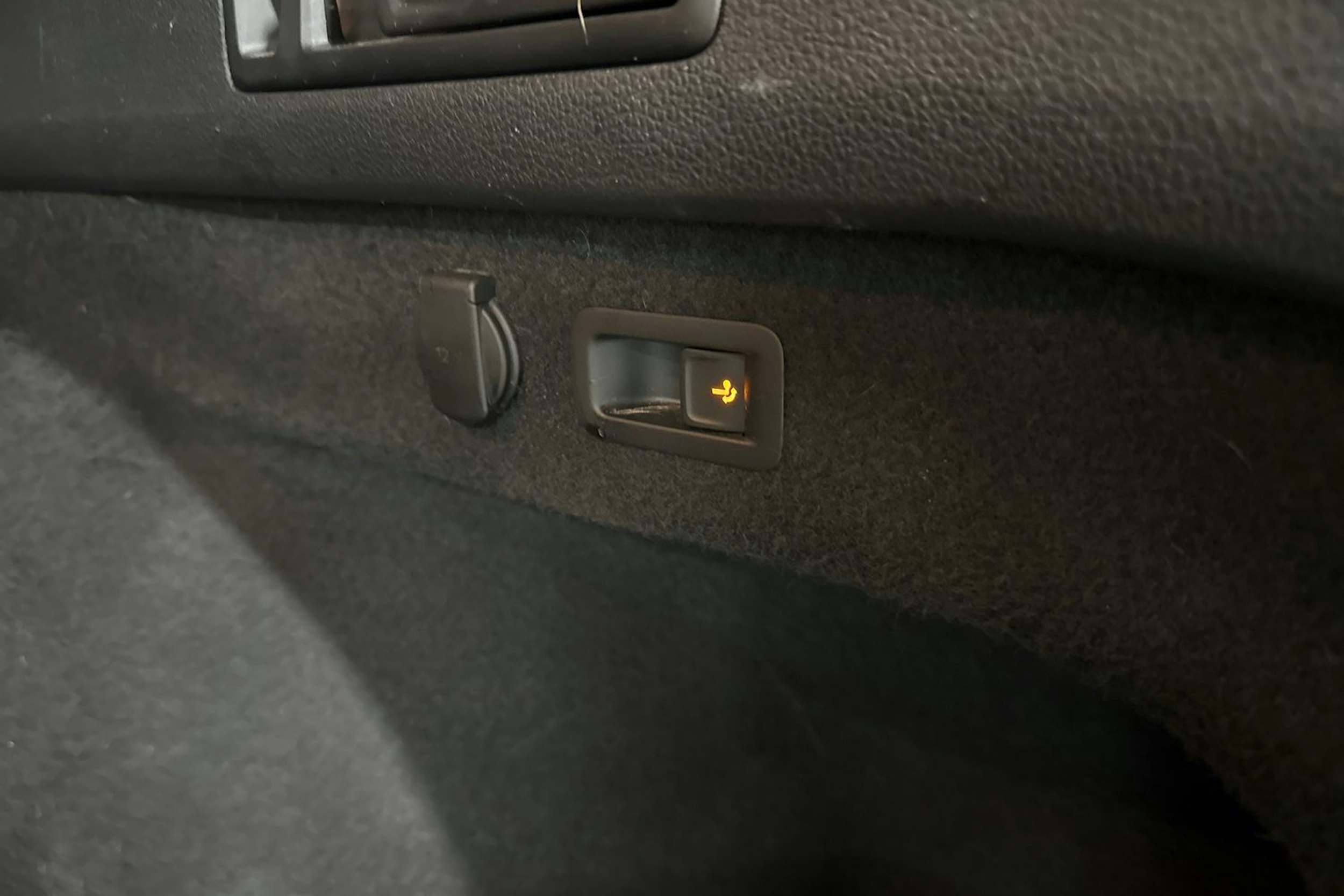 valkoinen Volkswagen Passat 2017 kuva 12.