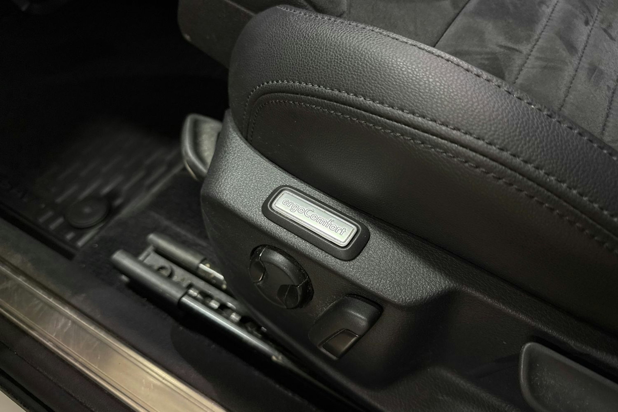 valkoinen Volkswagen Passat 2017 kuva 14.