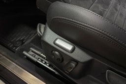 valkoinen Volkswagen Passat 2017 kuva 14.