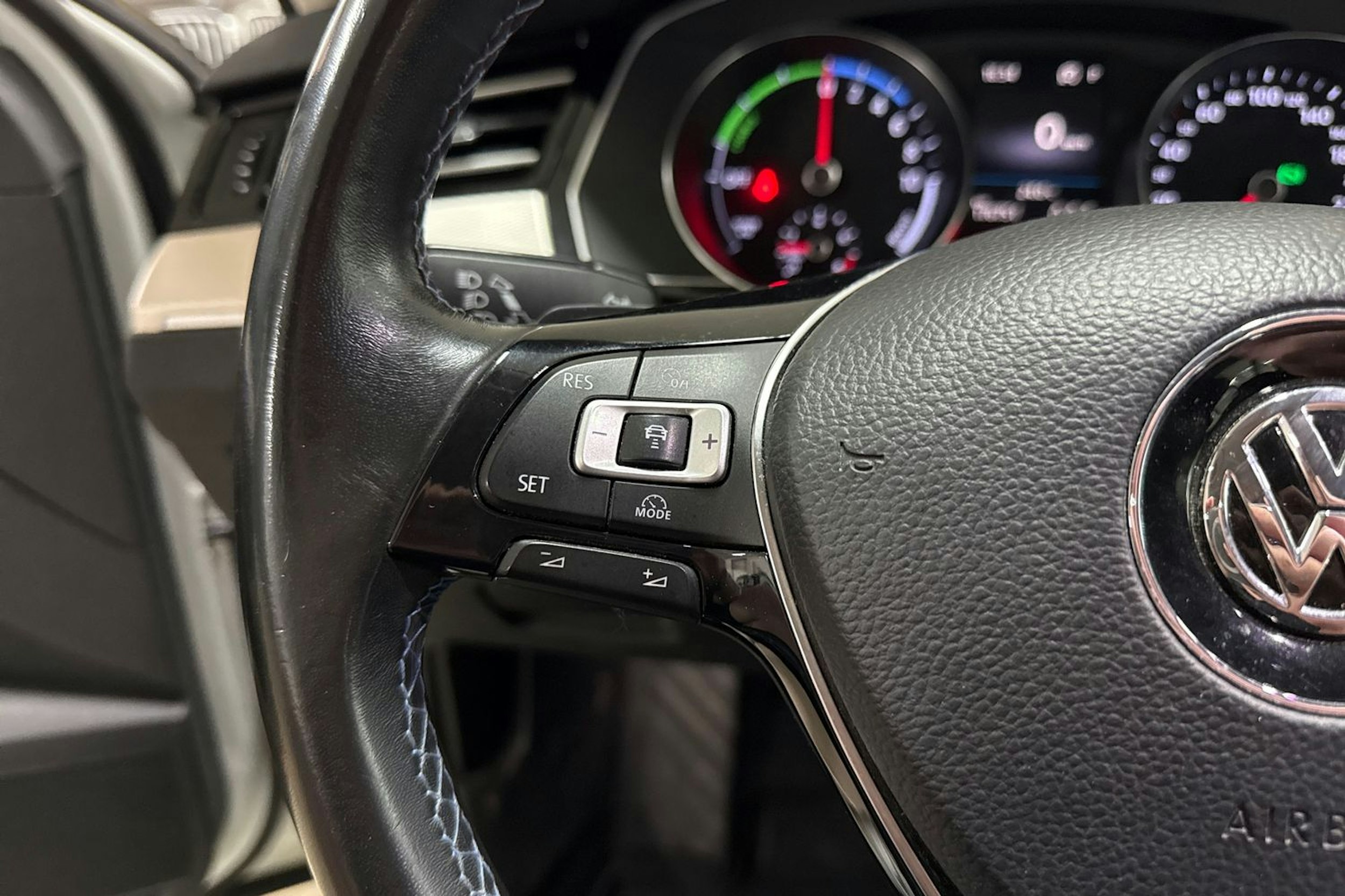 valkoinen Volkswagen Passat 2017 kuva 15.