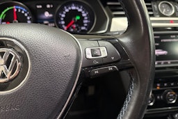 valkoinen Volkswagen Passat 2017 kuva 16.