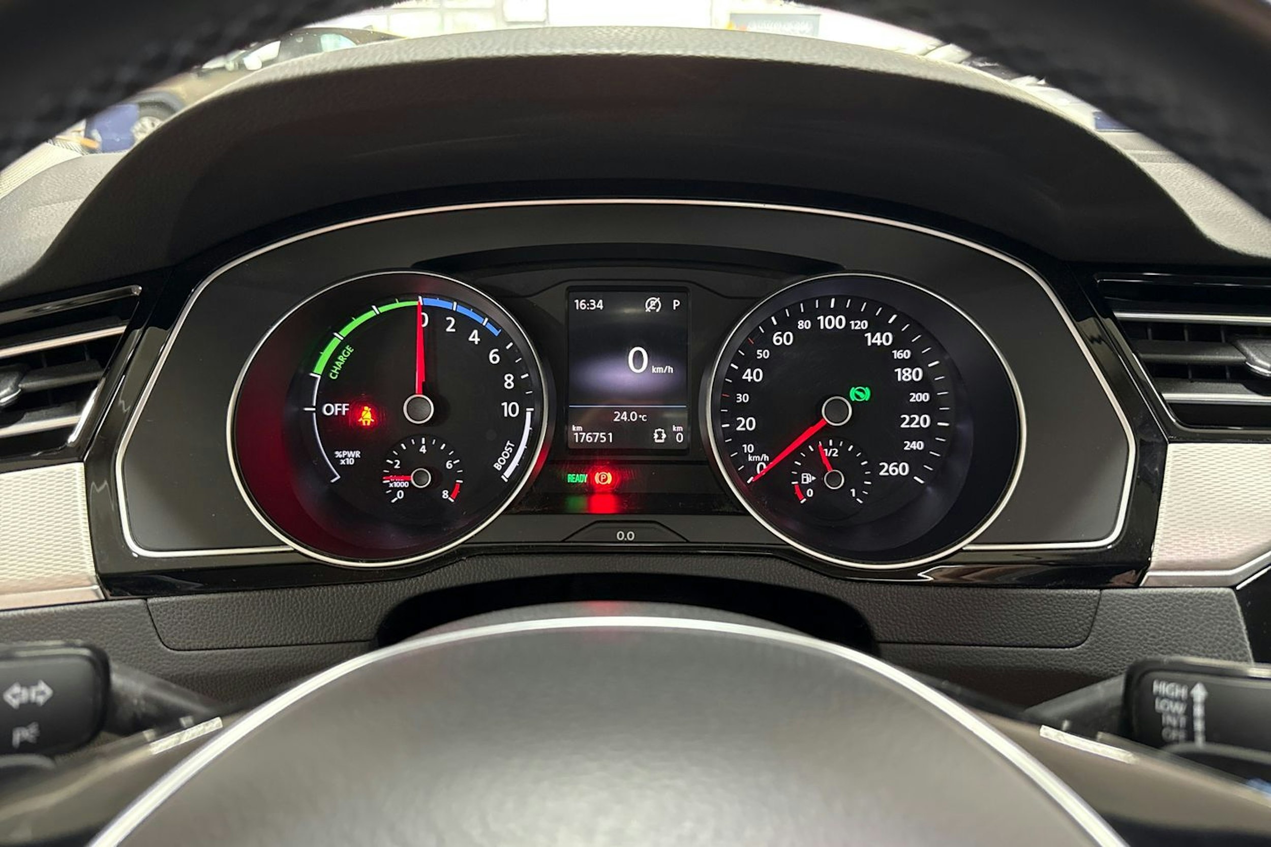 valkoinen Volkswagen Passat 2017 kuva 17.