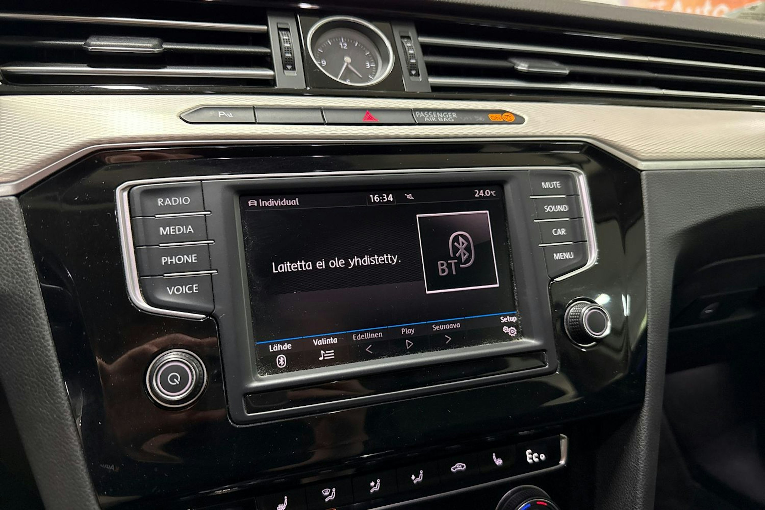 valkoinen Volkswagen Passat 2017 kuva 19.