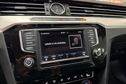 valkoinen Volkswagen Passat 2017 kuva 19.