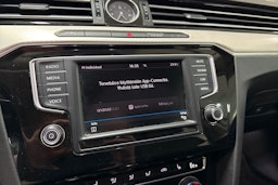 valkoinen Volkswagen Passat 2017 kuva 20.