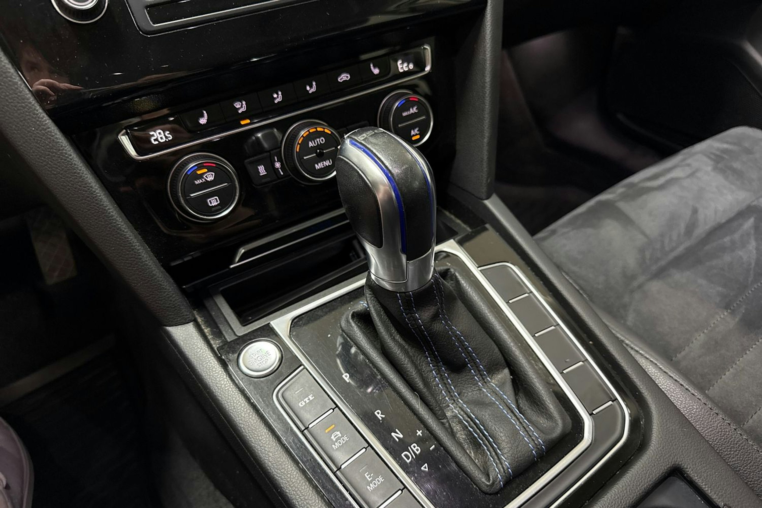 valkoinen Volkswagen Passat 2017 kuva 21.