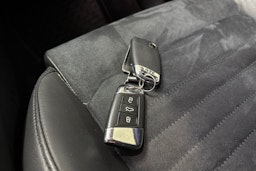 valkoinen Volkswagen Passat 2017 kuva 22.