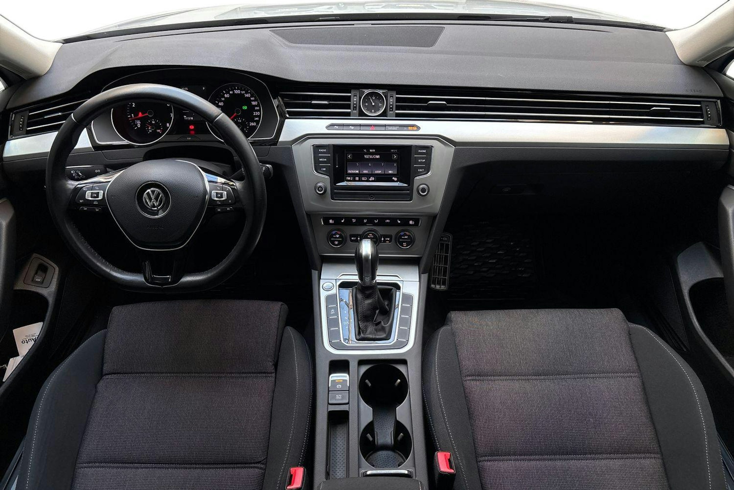valkoinen Volkswagen Passat 2017 kuva 9.