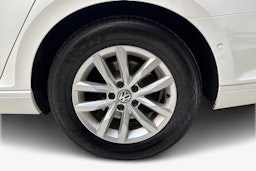 valkoinen Volkswagen Passat 2017 kuva 11.