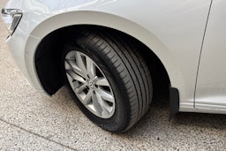 valkoinen Volkswagen Passat 2017 kuva 13.