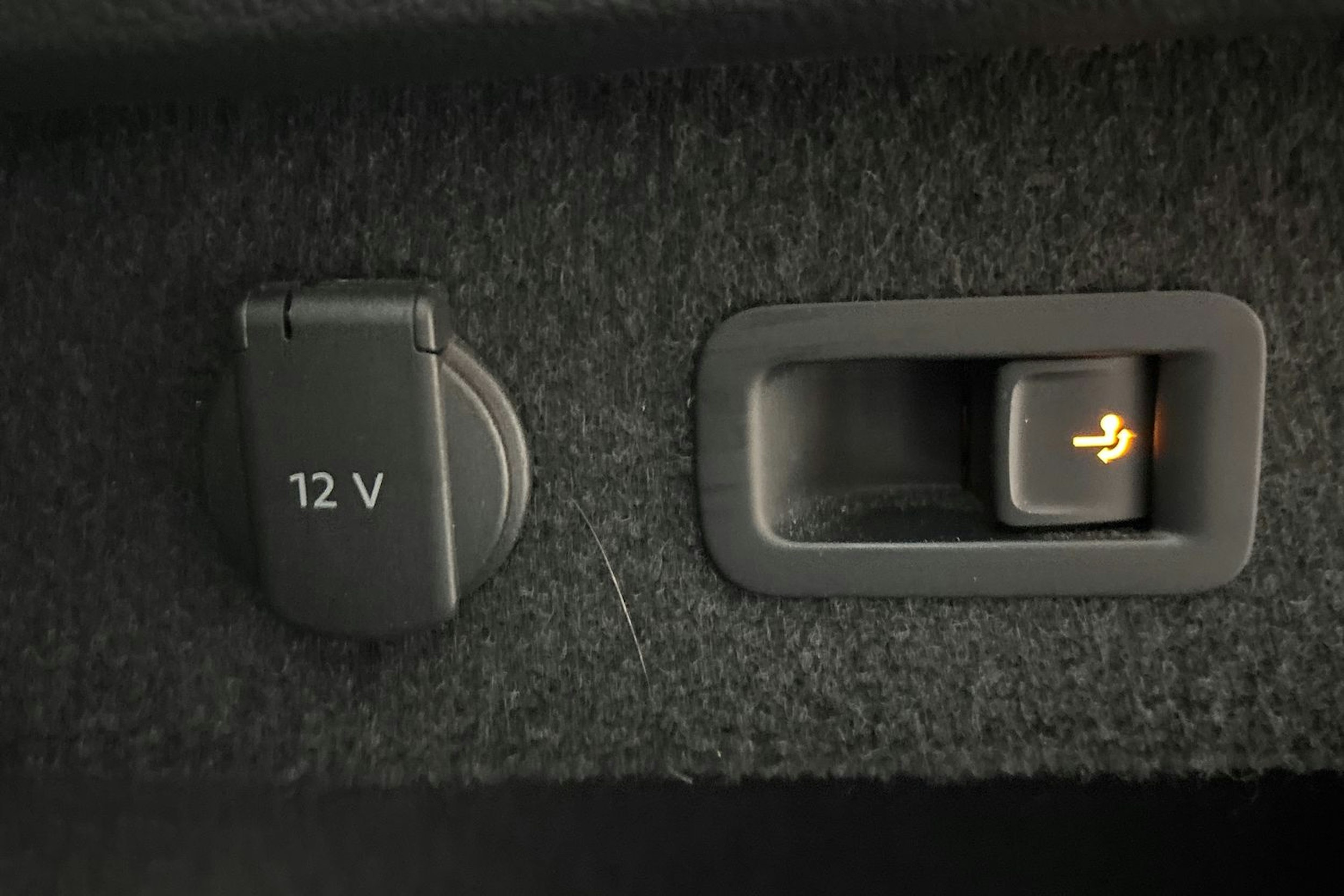 valkoinen Volkswagen Passat 2017 kuva 15.