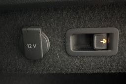 valkoinen Volkswagen Passat 2017 kuva 15.