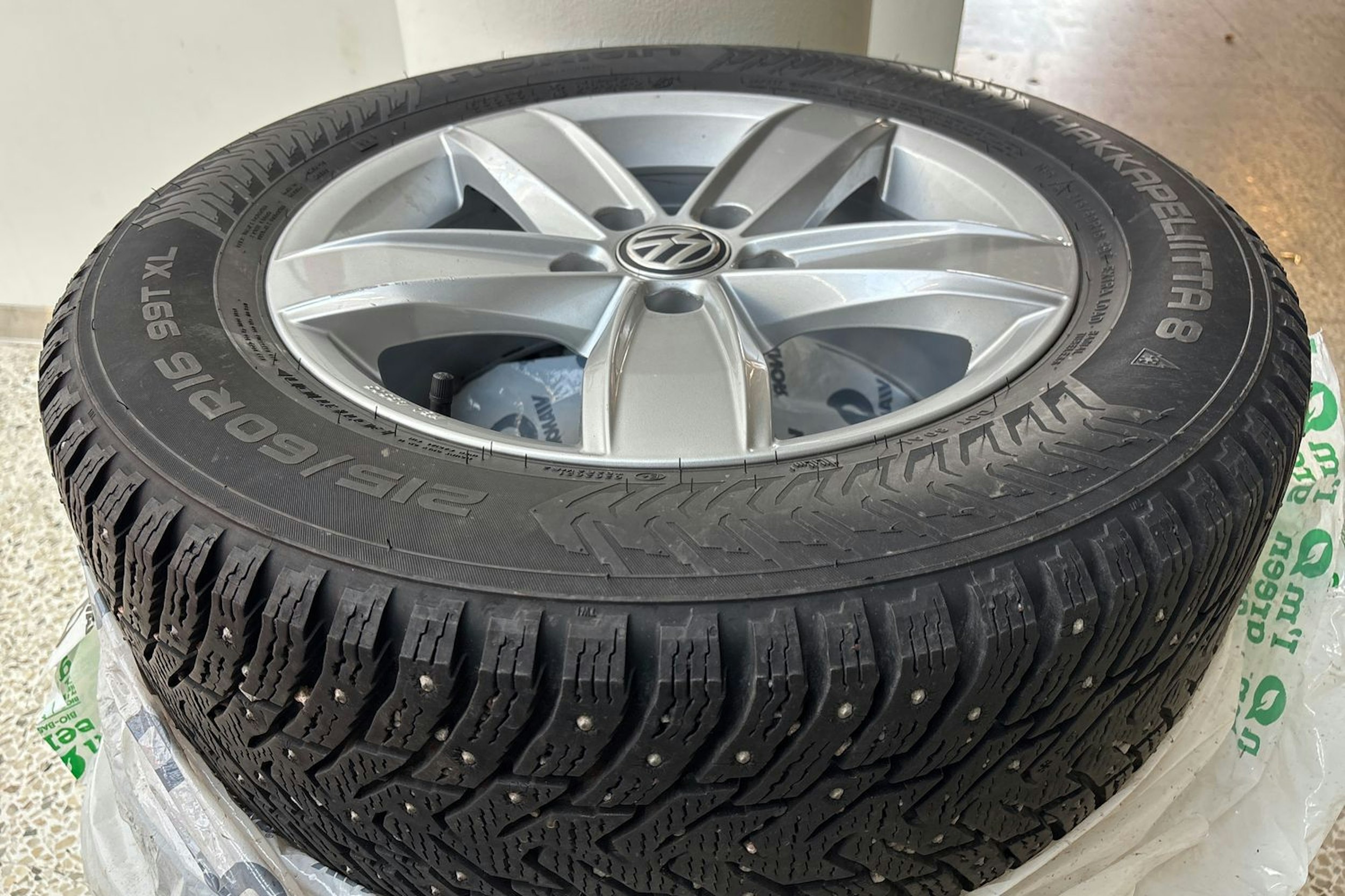 valkoinen Volkswagen Passat 2017 kuva 17.
